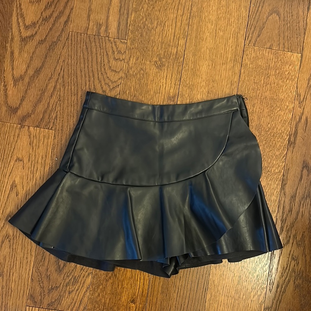 Do+Be Black Faux Leather Ruffle Skort